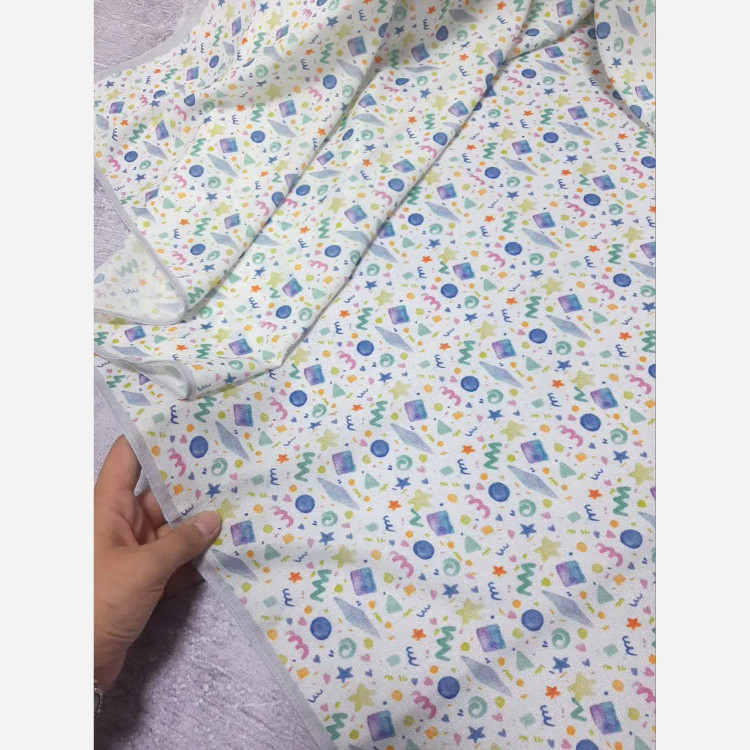 روسری زنانه طرح دار سرمه ای با اشکال هندسی ریز مناسب استفاده روزمره و مهمانی