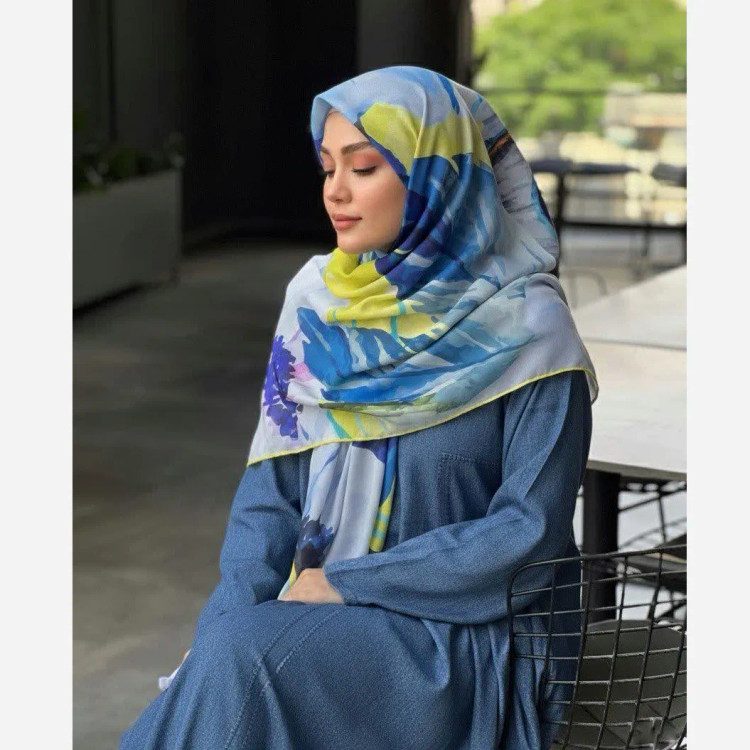 روسری طرح پر آبرنگی نخی قواره بزرگ 140 سانتیمتر چرخدوز شیک و کاربردی