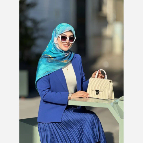 روسری طرح اطلس دریایی قواره بزرگ دور دوخت مزونی شیک زنانه