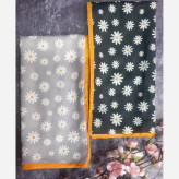 روسری طرح بابونه قواره بزرگ نخی زنانه و دخترانه | کد 1540