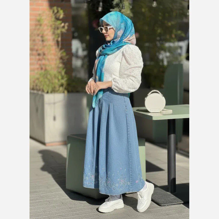 روسری طرح اطلس دریایی قواره بزرگ دور دوخت مزونی شیک زنانه