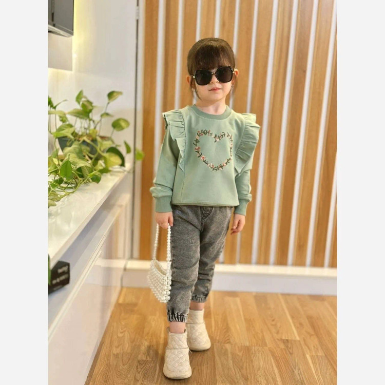 بلوز دخترانه دورس پنبه طرح قلب گلدوزی شده آستین چیندار مناسب 2 تا 8 سال