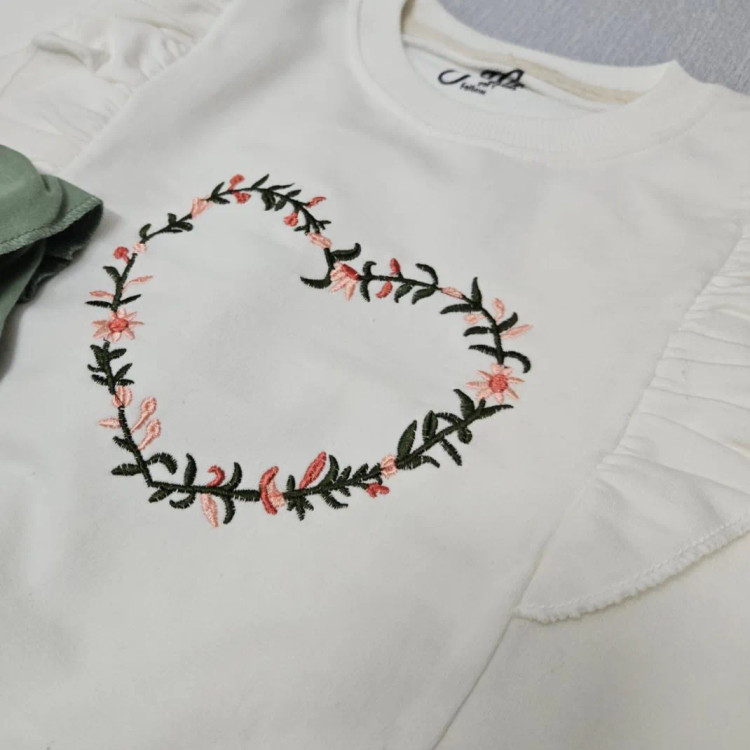 بلوز دخترانه دورس پنبه طرح قلب گلدوزی شده آستین چیندار مناسب 2 تا 8 سال