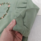 بلوز دخترانه دورس پنبه طرح قلب گلدوزی شده آستین چیندار مناسب 2 تا 8 سال