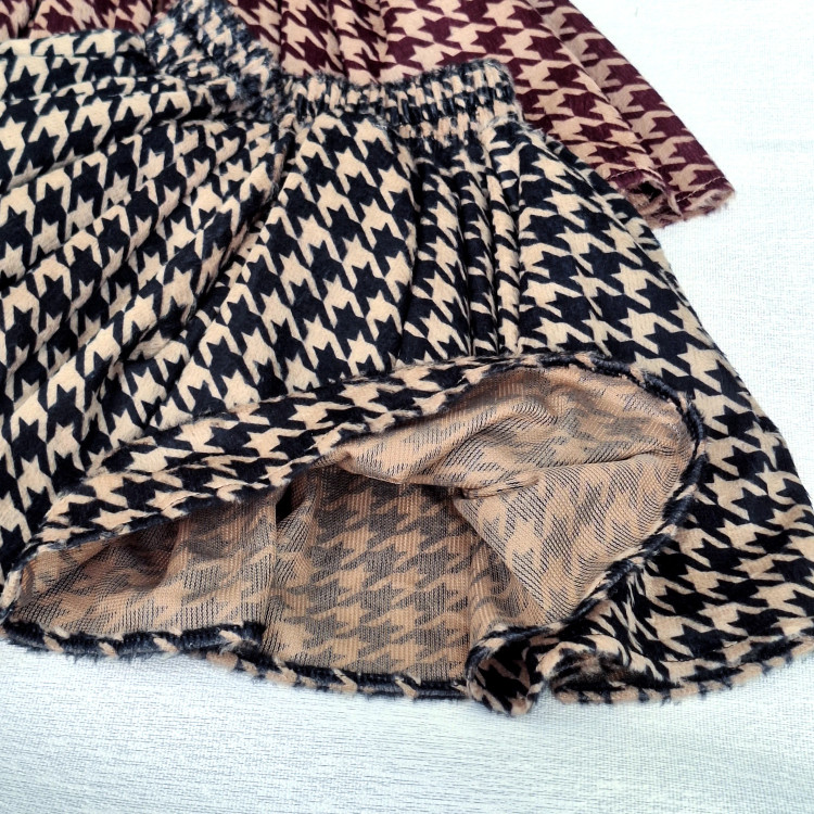 ست بلوز و دامن دخترانه طرح hounds tooth مخمل و فانریپ مناسب 2 تا 13 سال